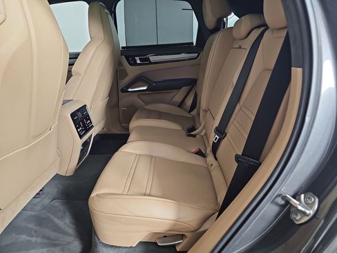 Used 2020 Porsche Cayenne Turbo image 12
