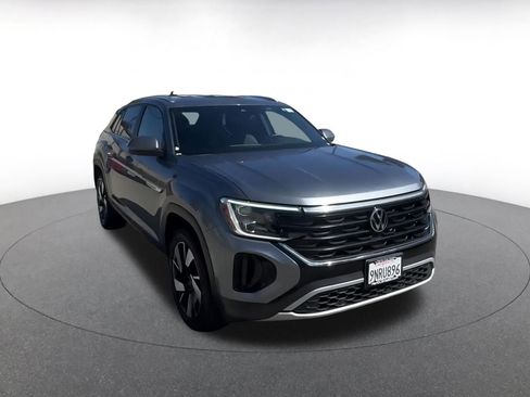 Used 2025 Volkswagen Atlas Cross Sport SE image 3