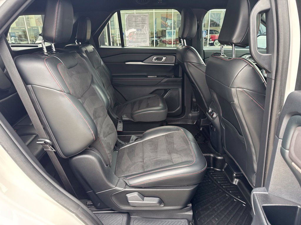 Used 2025 Ford Explorer ST AWD/4WD image 31