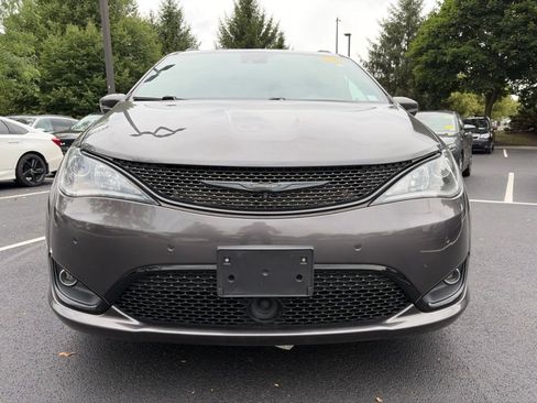Used 2020 Chrysler Pacifica Limited w/ Advanced Safetytec Group FWD image 2