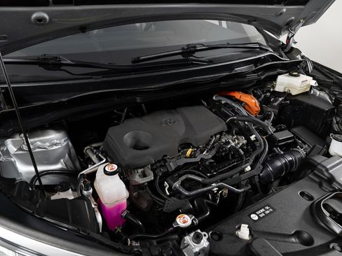 Used 2022 Toyota Sienna XSE image 45