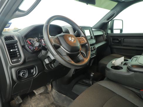 Used 2024 RAM 2500 Tradesman w/ Chrome Appearance Group image 12