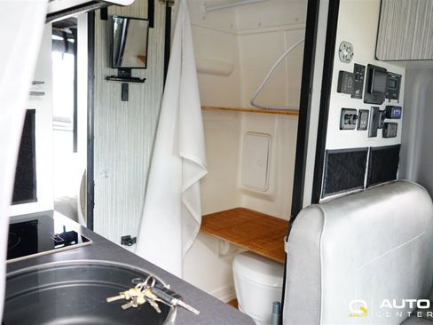 Used 2018 Mercedes-Benz Sprinter 2500 image 59