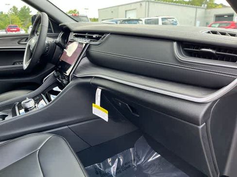 New 2025 Jeep Grand Cherokee Limited w/ Black Appearance Package image 34