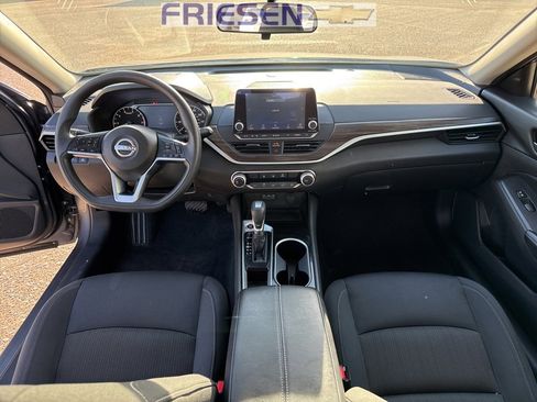 Used 2024 Nissan Altima 2.5 SV image 12