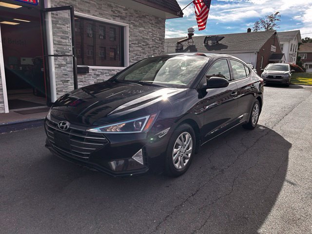 Used 2020 Hyundai Elantra SE w/ Winter Weather Package FWD image 1