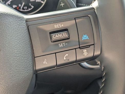 Used 2025 Nissan Rogue SV AWD/4WD image 18