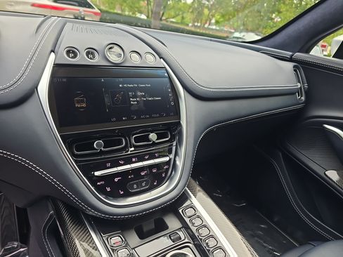 Used 2021 Aston Martin DBX AWD/4WD image 20