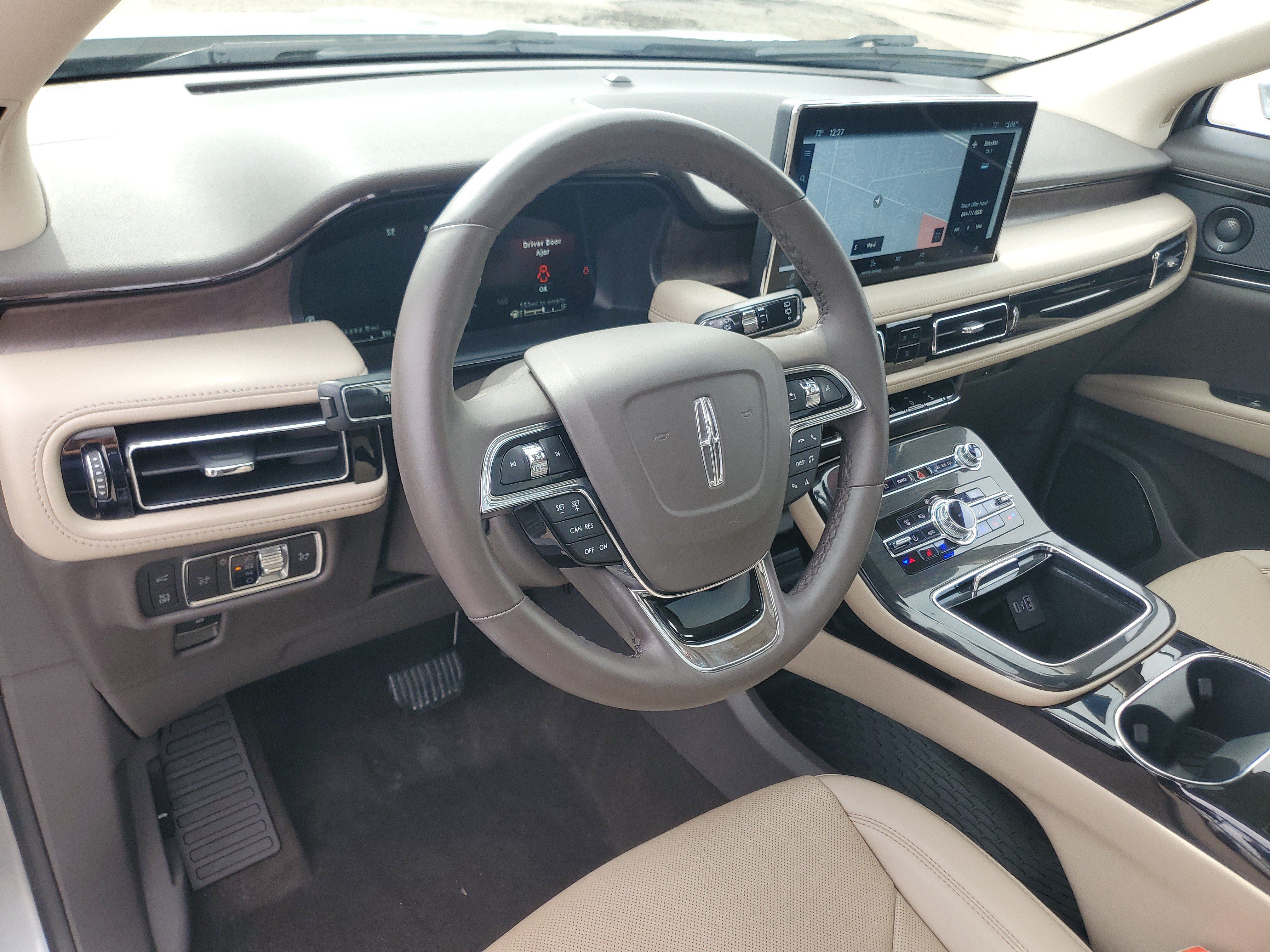 Used 2023 Lincoln Nautilus Reserve w/ Luxury Package AWD/4WD image 13