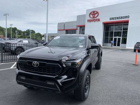 Certified 2024 Toyota Tacoma TRD Off-Road AWD/4WD image 1