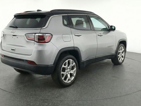 Used 2025 Jeep Compass Limited image 9