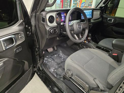 Used 2025 Jeep Wrangler Sport S image 14