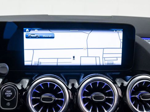 Used 2025 Mercedes-Benz GLA 250 4MATIC w/ Exclusive Package image 29