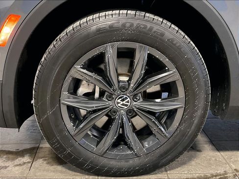 Used 2024 Volkswagen Tiguan SE image 13