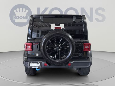 Used 2024 Jeep Wrangler Unlimited Sahara w/ Technology Group AWD/4WD image 5