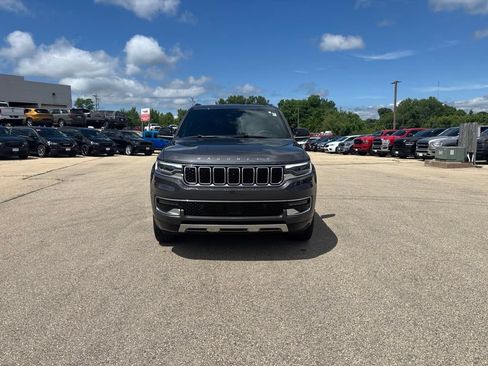 Used 2024 Jeep Wagoneer Series III w/ Premium Group I AWD/4WD image 8
