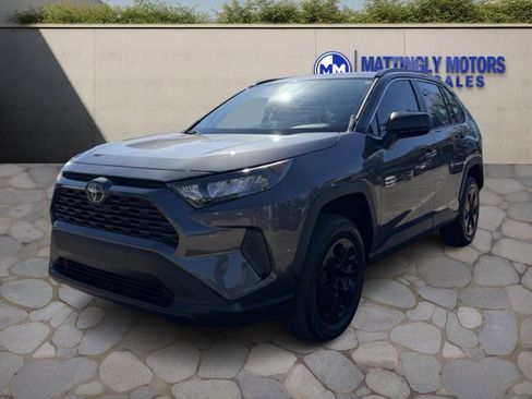 Used 2019 Toyota RAV4 LE image 7