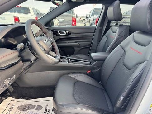 New 2026 Jeep Compass Trailhawk w/ Sun, Sound & Navigation Group AWD/4WD image 9