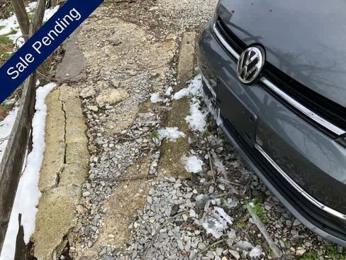 Used 2019 Volkswagen Golf S image 25