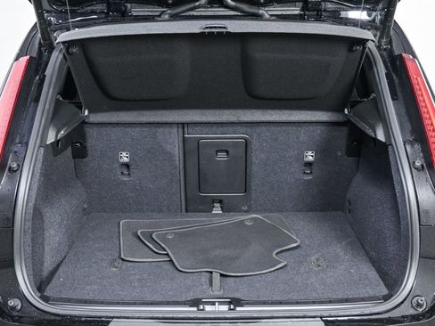 Certified 2025 Volvo XC40 B5 Plus image 31