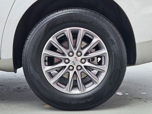 Used 2024 Buick Enclave Premium image 28