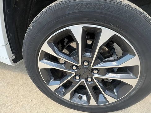Used 2022 Jeep Grand Cherokee Overland w/ Advanced Protech Group III AWD/4WD image 12