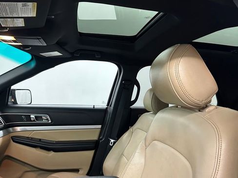 Used 2016 Ford Explorer XLT w/ Equipment Group 202A image 12