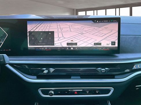 Used 2024 BMW X5 xDrive40i w/ M Sport Package image 6