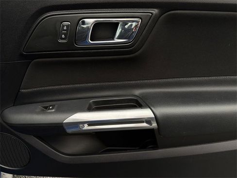 Used 2017 Ford Mustang Coupe image 36