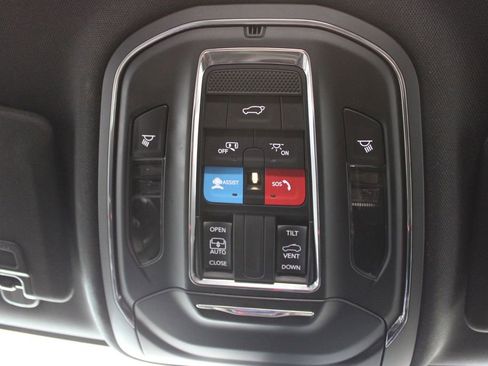 Used 2024 Jeep Grand Cherokee Altitude image 31