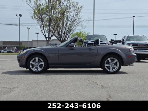 Used 2006 MAZDA MX-5 Miata Touring w/ Appearance Pkg image 4