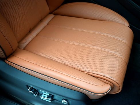 Certified 2025 Bentley Bentayga Extended Wheelbase image 30