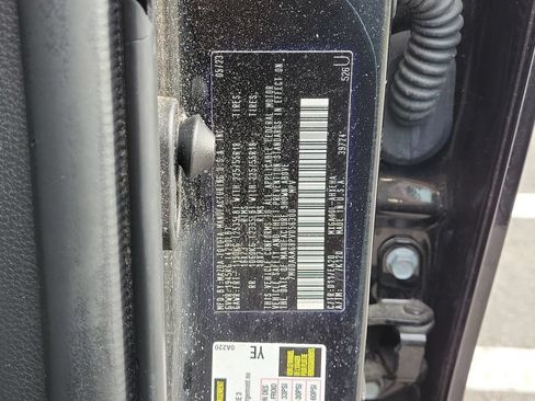 Used 2023 Toyota Corolla Cross XLE w/ Convenience Package FWD image 28
