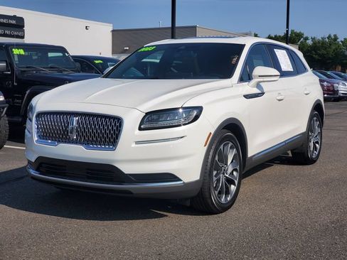 Used 2023 Lincoln Nautilus Reserve AWD/4WD image 2