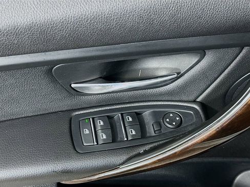 Used 2016 BMW 320i Sedan RWD image 18