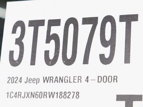 Used 2024 Jeep Wrangler Unlimited AWD/4WD image 32
