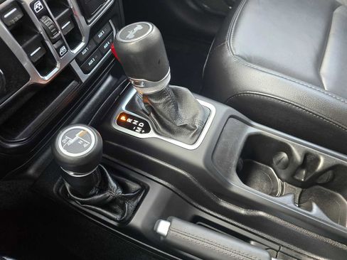 Used 2021 Jeep Wrangler Unlimited Sahara image 30