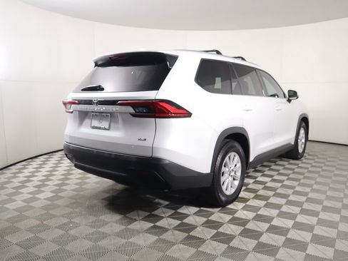 Used 2024 Toyota Grand Highlander XLE image 5