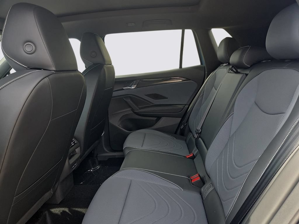 New 2026 Volkswagen Tiguan SE R-Line FWD image 10
