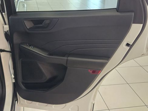 Used 2022 Ford Escape SE FWD image 8
