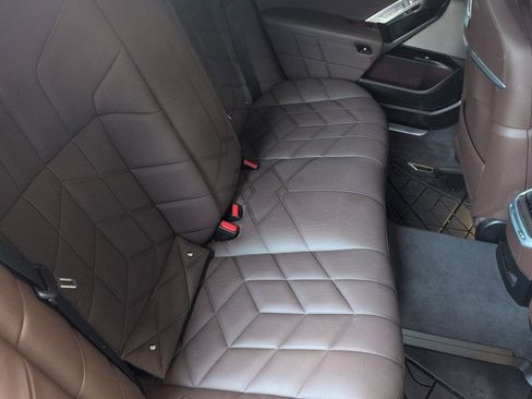 Used 2023 BMW 740i RWD image 19