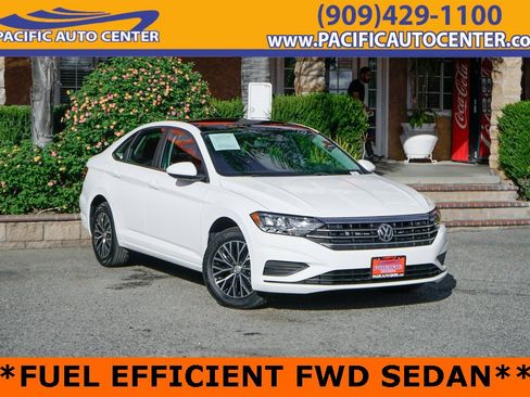 Used 2020 Volkswagen Jetta SE image 1