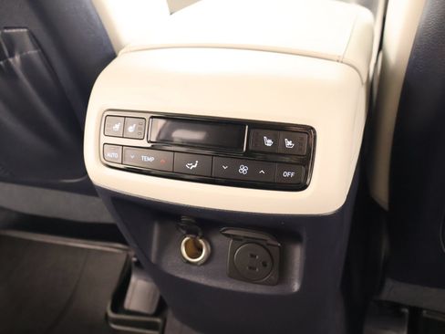 Used 2025 Hyundai Palisade Calligraphy FWD image 17