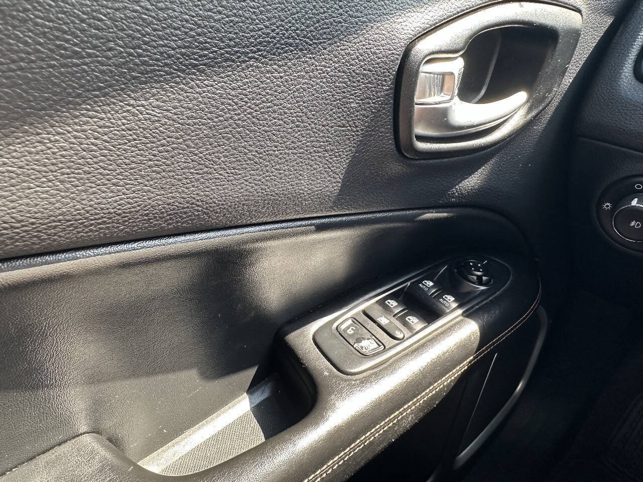 Used 2021 Jeep Compass Limited FWD image 15