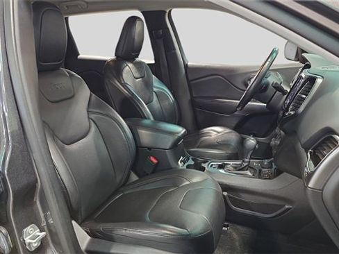 Used 2019 Jeep Cherokee Limited image 14