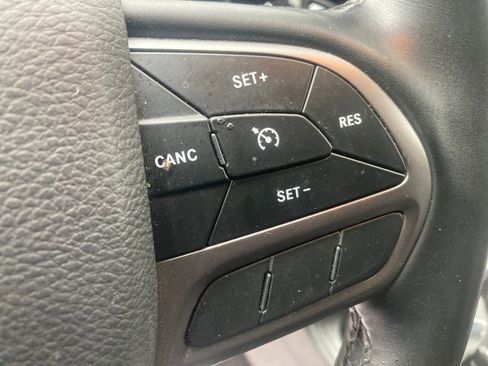 Used 2019 Jeep Cherokee Limited image 43