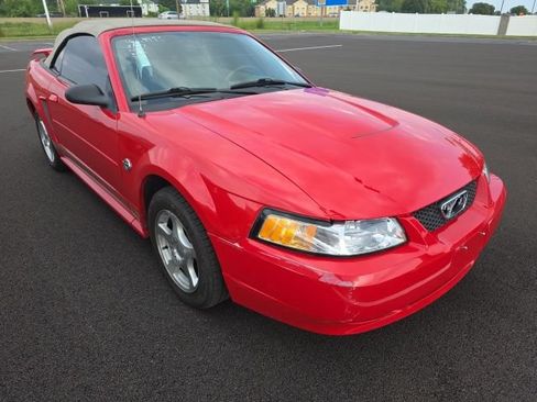 Used 2004 Ford Mustang Convertible RWD image 6