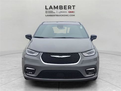 Used 2025 Chrysler Pacifica Select FWD image 8