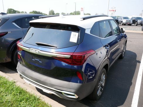 Used 2022 Kia Seltos S AWD/4WD image 2
