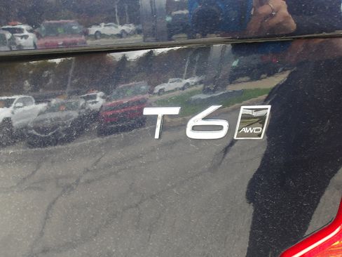 Used 2019 Volvo XC90 T6 Momentum w/ Advanced Package image 9